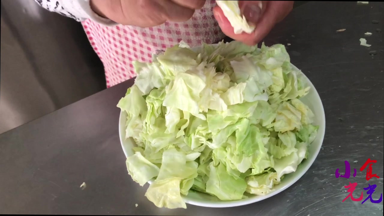 手撕包菜这样做,酸辣脆爽入味,制作小窍门附上