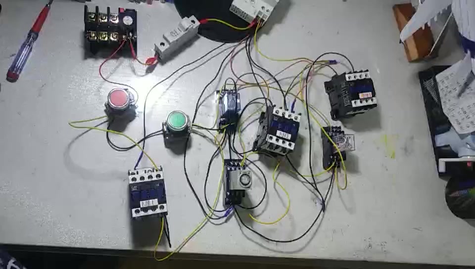 星三角降压启动二次回路控制图原理讲解(实物接线图视频教程)