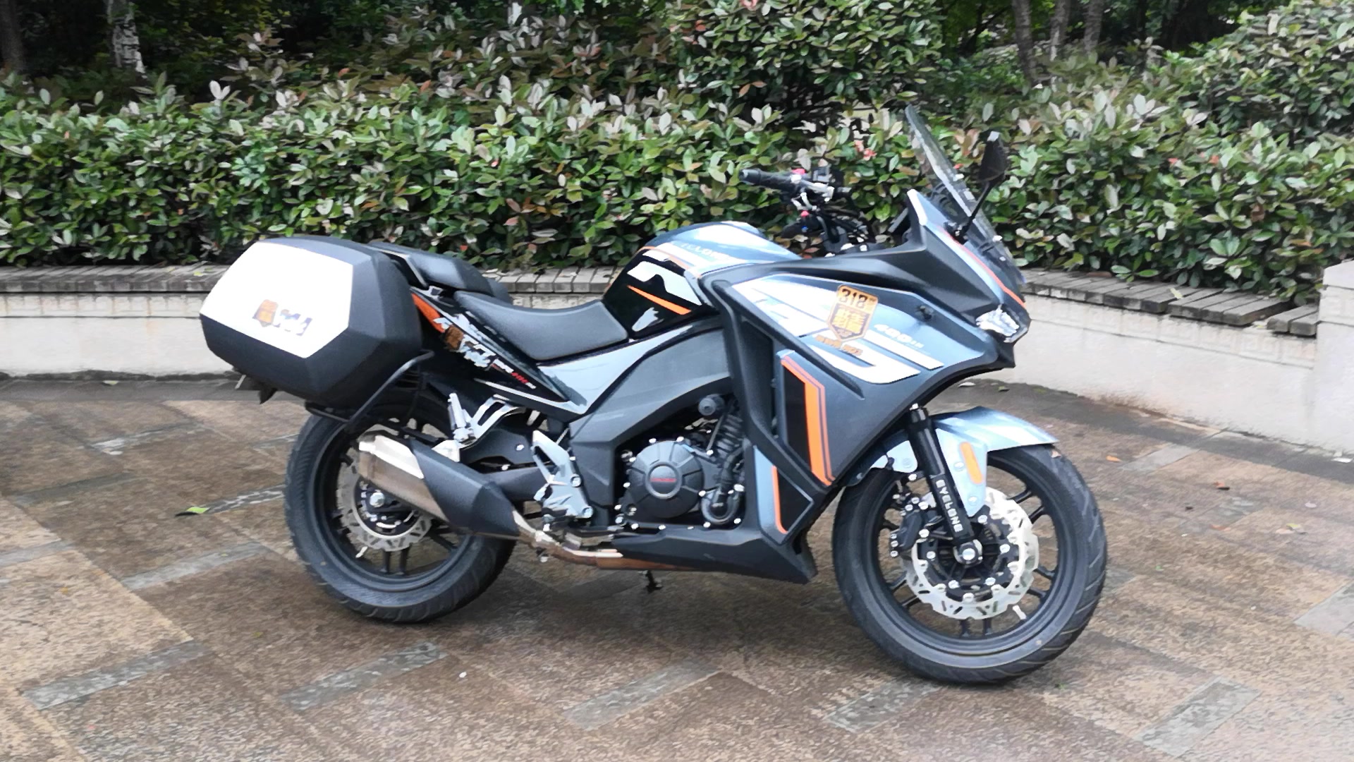 只有中国品牌才最懂中国人的运动旅行车——赛科龙rg3静态评测