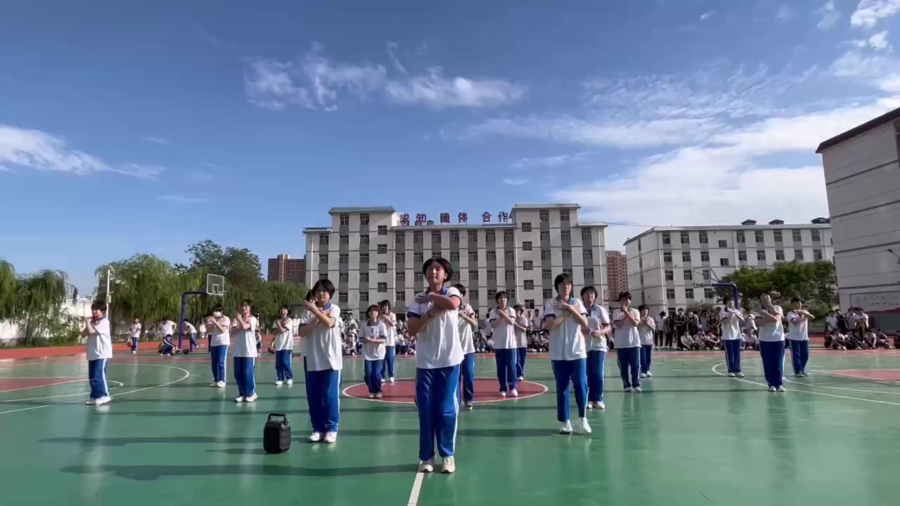 邯郸市永年区实验中学赛场学生啦啦队